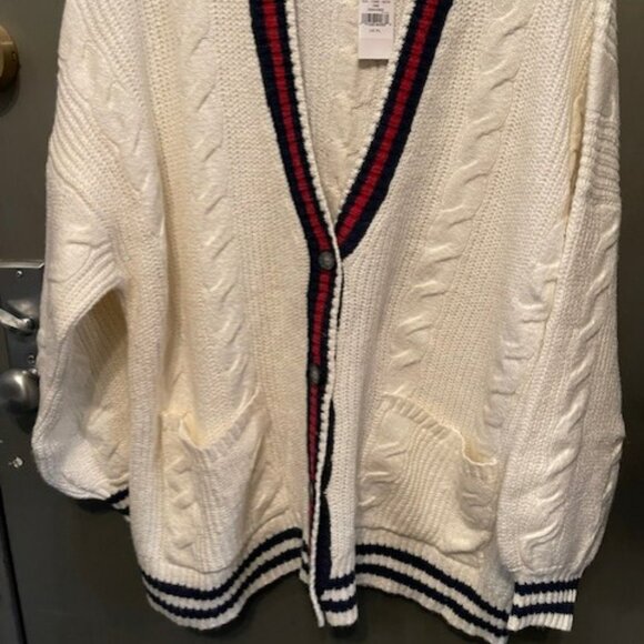 Retro Oversized Cable Knit Button-Up Cardigan - Picture 7 of 16